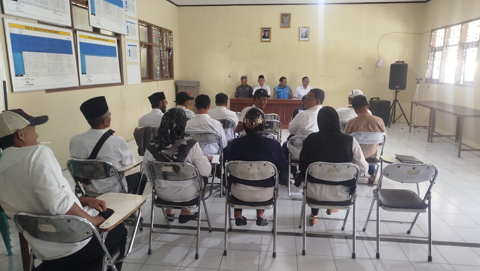 Perkuat Sinergitas, Polsek Panjalu Polres Ciamis Hadiri Rapat Minggon di Desa Hujungtiwu