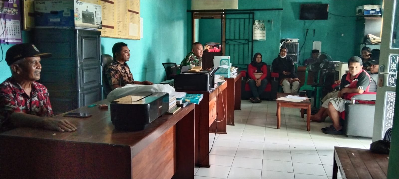 Polsek Kawali Perkuat Edukasi Kamtibmas Melalui Rapat Minggon Desa Winduraja untuk Wujudkan Lingkungan Aman dan Kondusif