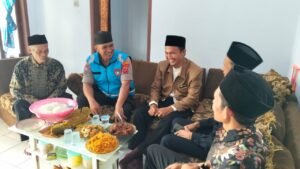 Perkuat Sinergitas, Polsek Panjalu Polres Ciamis Koorkom ke Warga Ciomas