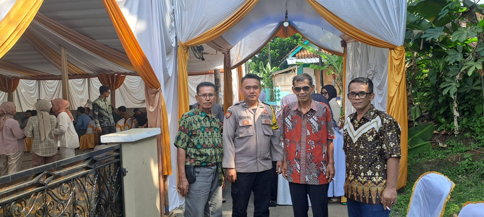 Perkuat Sinergitas, Polsek Cisaga Koorkom Kamtibmas di Acara Hajatan Warga Mekarmukti