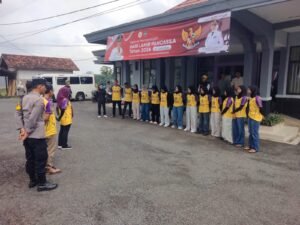 Polsek Cihaurbeuti Beri Dukungan Kontingen Kecamatan Cihaurbeuti Pada Turnamen Bupati Cup