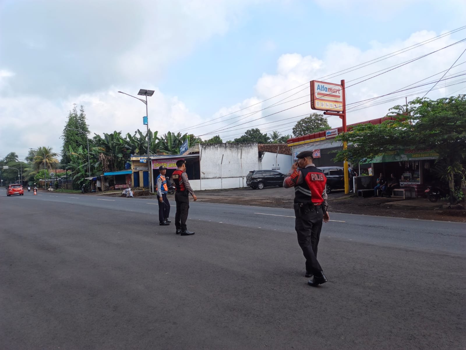 Patroli Dialogis Sat Samapta Polres Ciamis Perkuat Kehadiran Polisi di Jalur Karangkamulyan Cijeungjing