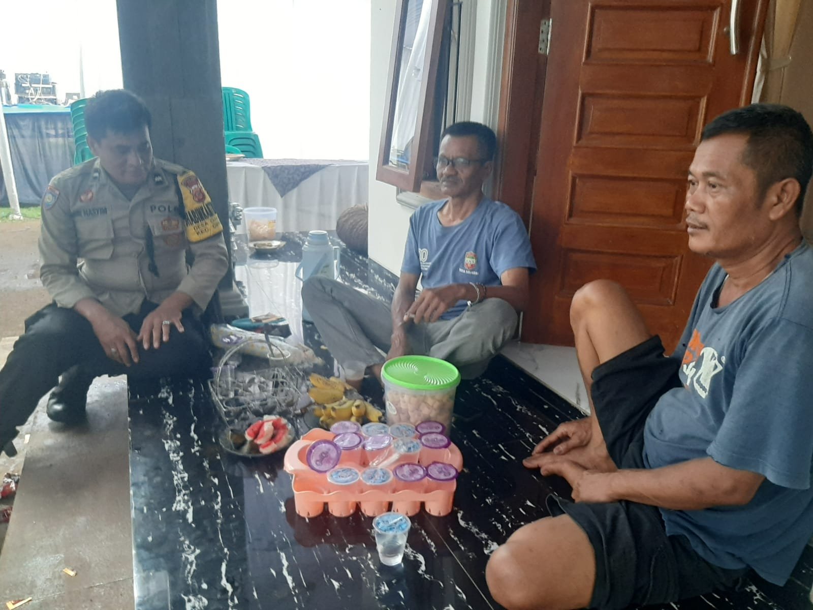 Perkuat Sinergitas, Dua Personel Polsek Cipaku Polres Ciamis Datangi Tokoh di Selacai