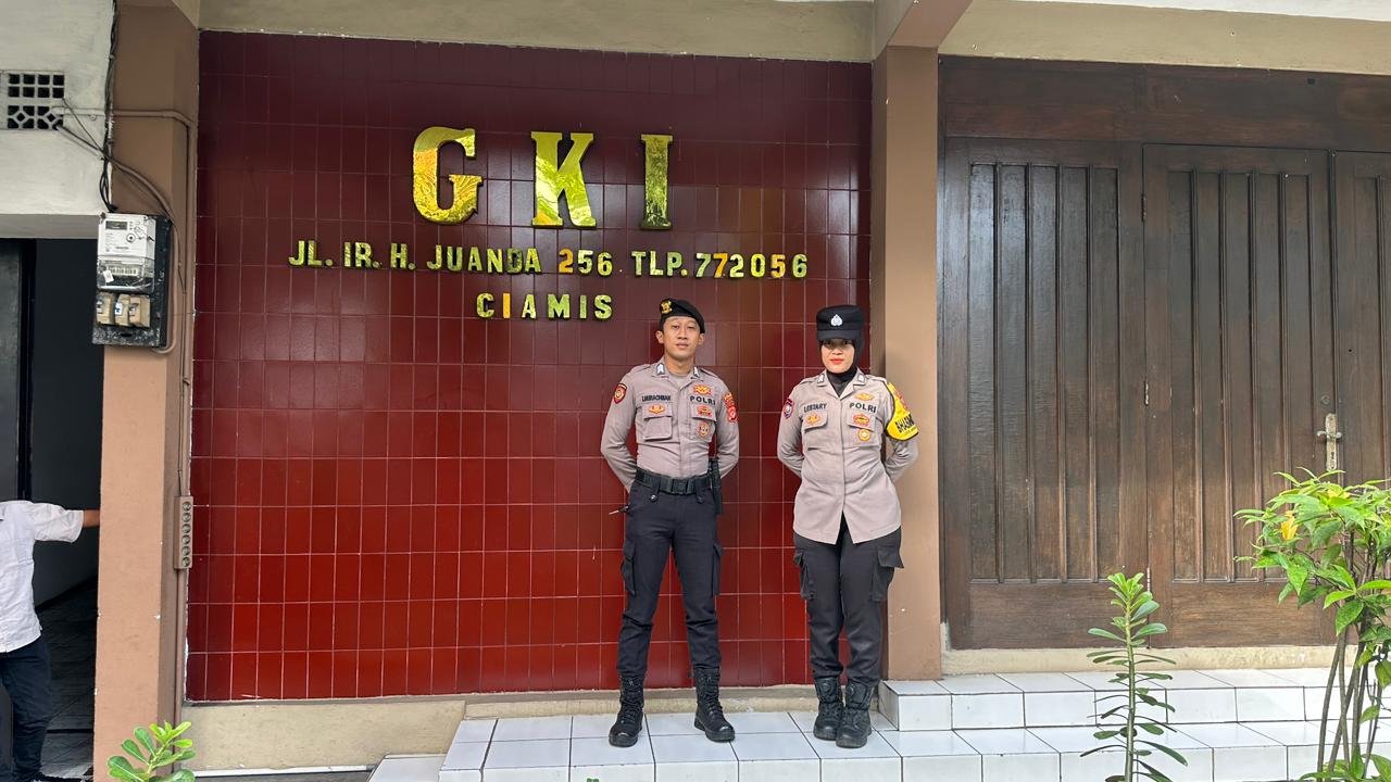 Polsek Ciamis Kawal Kebaktian Minggu di GKI, Hadir Berikan Rasa Aman