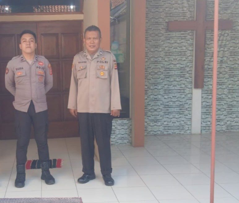 Polri Hadir Jaga Keamanan Ibadah Umat Nasrani di Banjarsari, Wujud Nyata Pelayanan dan Toleransi