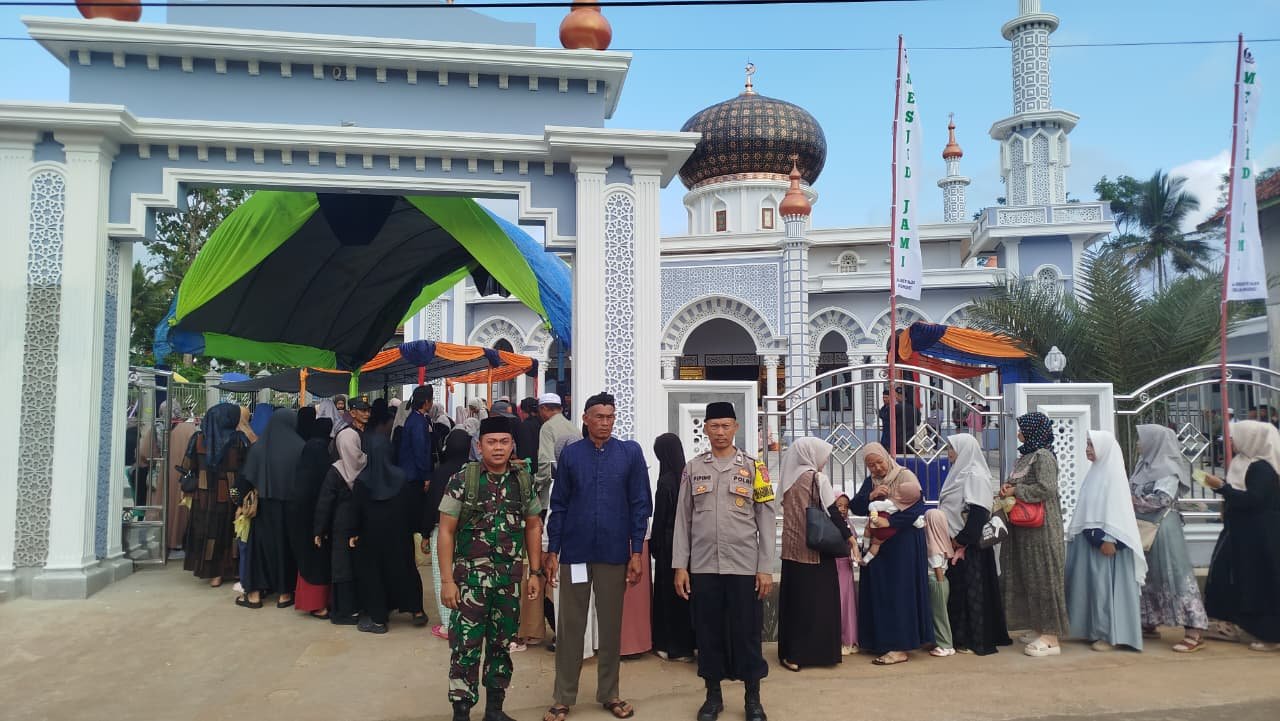 Polsek Kawali Polres Ciamis Hadiri Pengajian Bulanan dan Tasyakur Mesjid Jami Al Irsyad