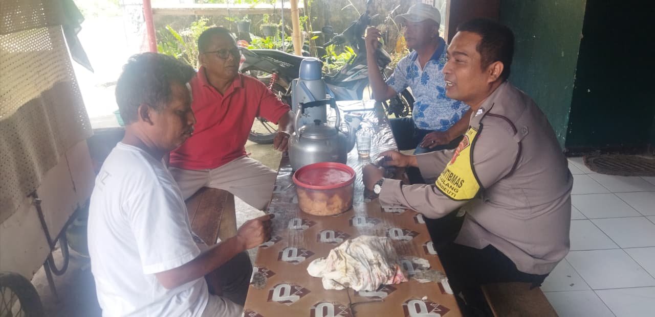Perkuat Sinergitas, Polsek Cihaurbeuti Polres Ciamis Koorkom Kamtibmas ke Warga Cicurug