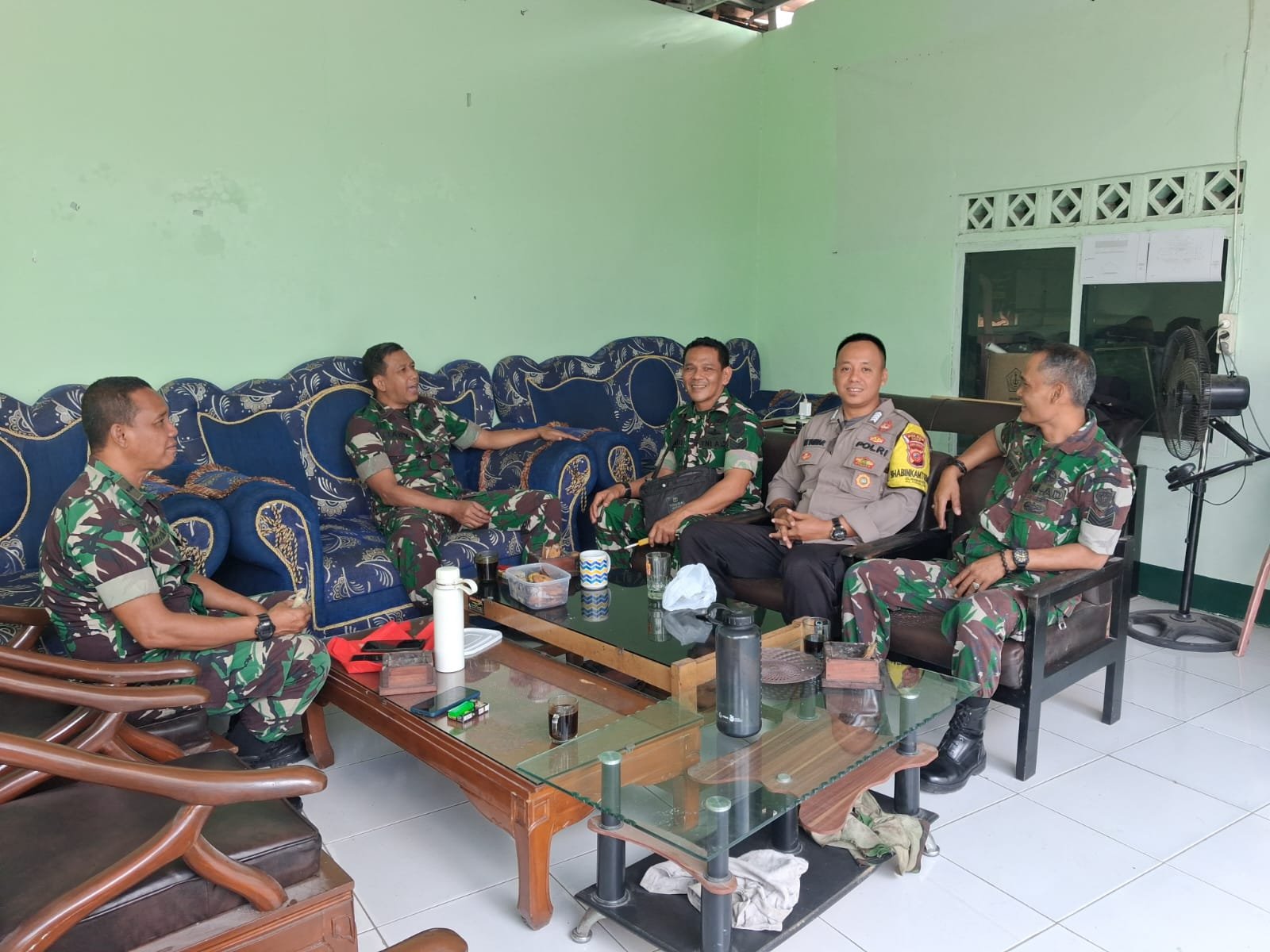 Perkuat Sinergitas TNI-Polri, Polsek Cijeungjing Koorkom Bersama Anggota Koramil Cijeungjing