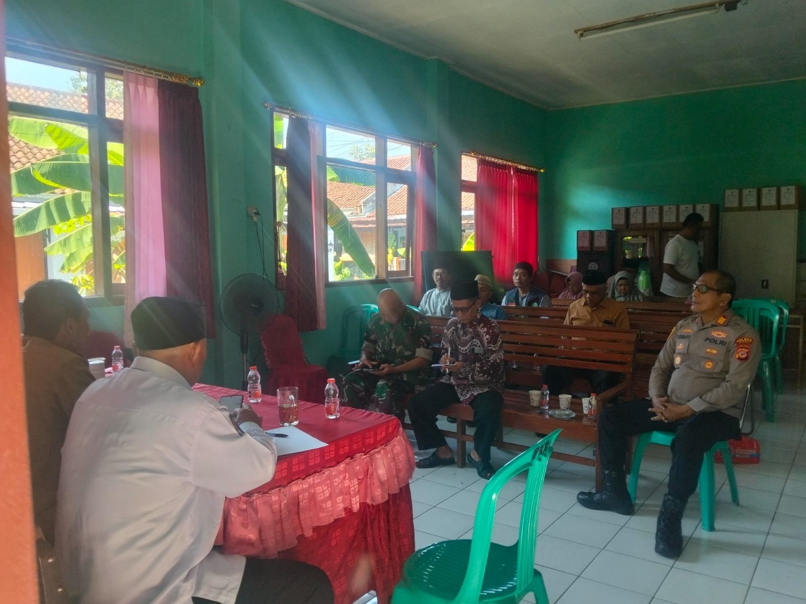 Polsek Cijeungjing Polres Ciamis Hadiri Rapat Persiapan Menyambut Tahun Baru Islam 1448 H