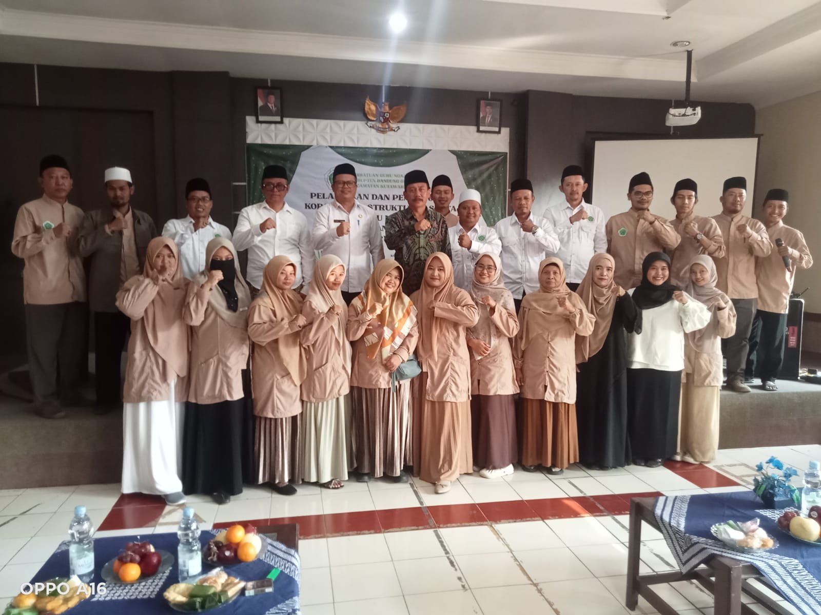 PELANTIKAN DAN PENGUKUHAN KORCAM, STRUKTURAL, KORDES, SERTA GURU NGAJI DALAM MENANAMKAN NILAI-NILAI AL-QUR’AN