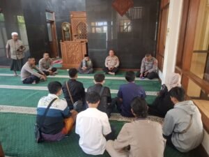Polres Ciamis Perkuat Pembinaan Mental dan Pencegahan Peredaran Miras Melalui Kegiatan Binrohtal di Masjid Al-Hidayah