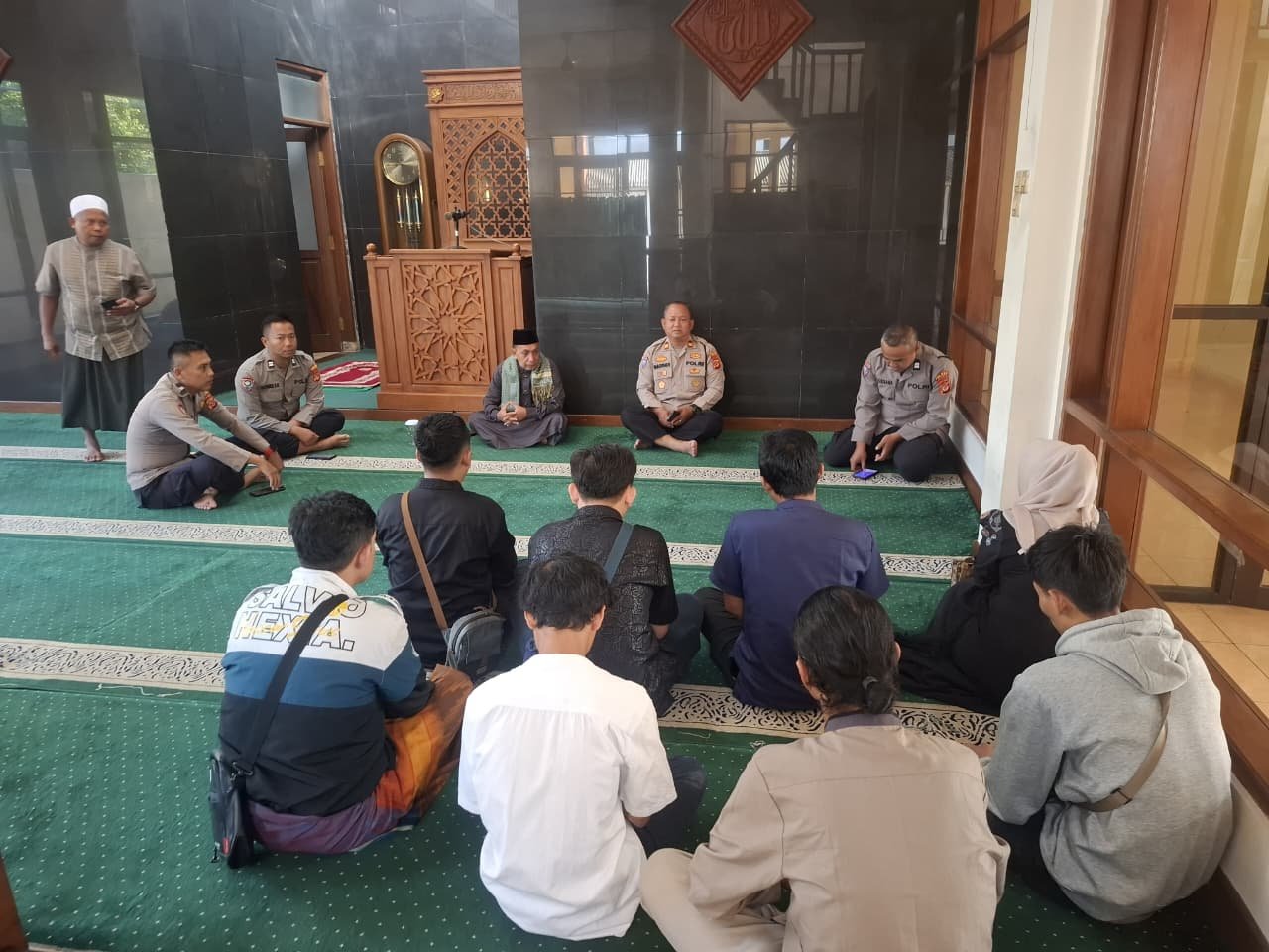 Polres Ciamis Perkuat Pembinaan Mental dan Pencegahan Peredaran Miras Melalui Kegiatan Binrohtal di Masjid Al-Hidayah