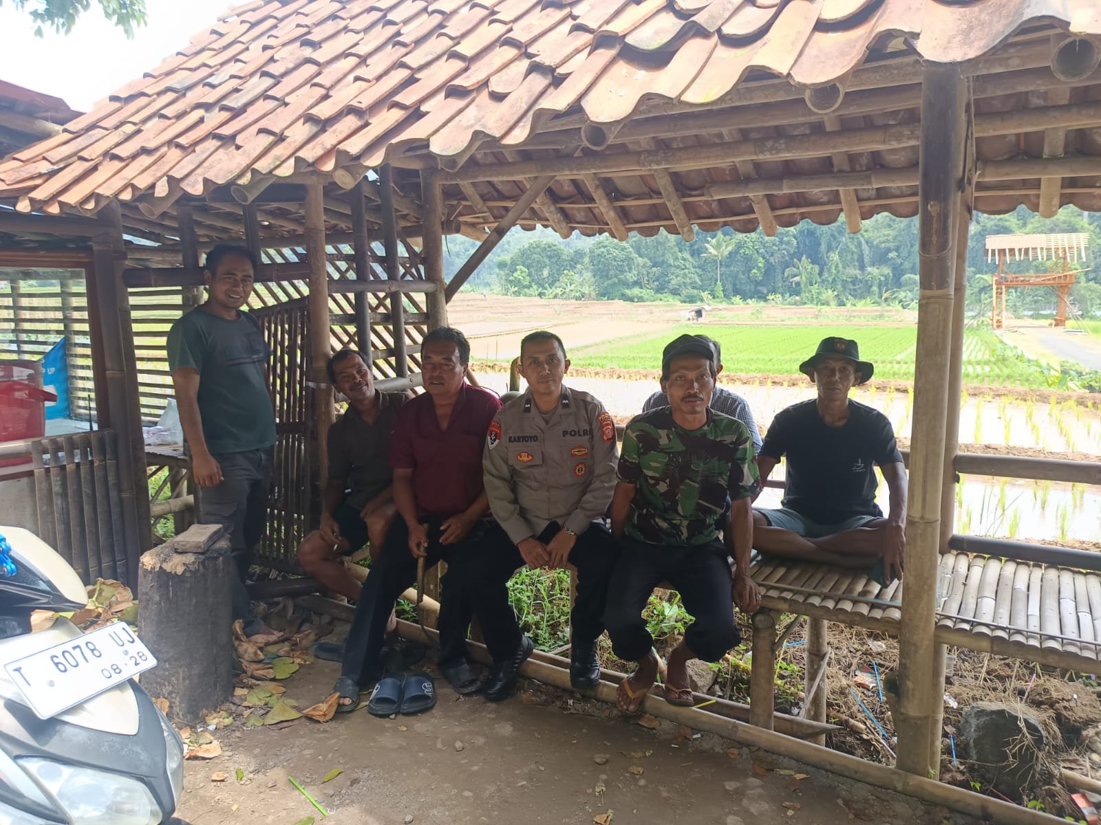 Perkuat Sinergitas, Polsek Cihaurbeuti Polres Ciamis Koorkom Kamtibmas ke Warga Sukamaju Hilir