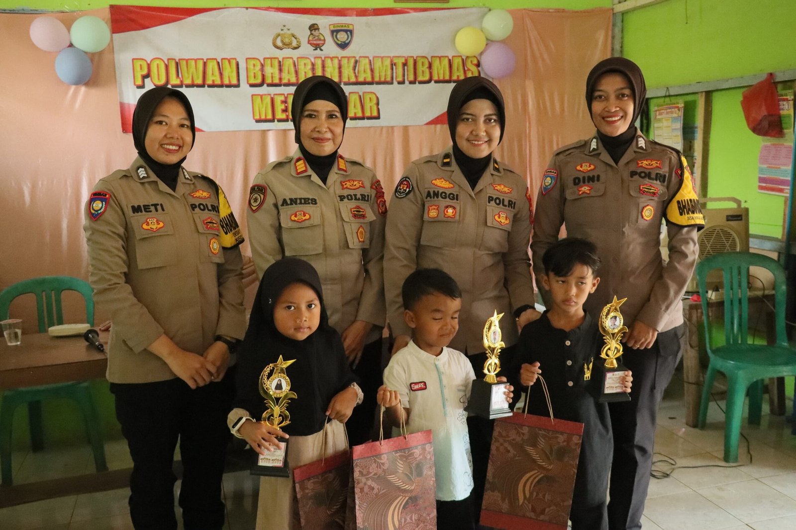 Bangun Generasi Berkarakter, Polri Sukseskan Program Polwan Bhabinkamtibmas Mengajar di Ciamis