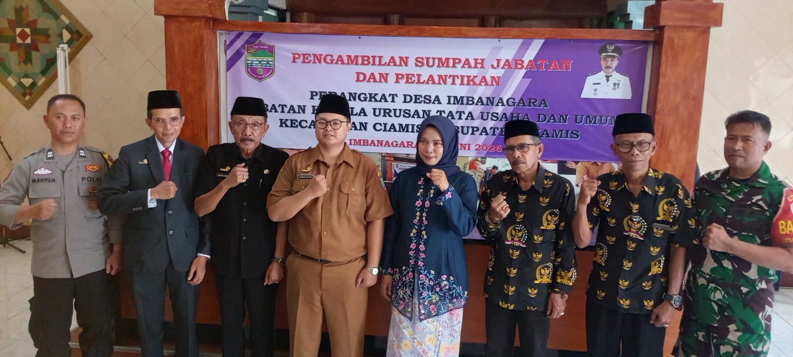 Sinergitas Polri-Pemerintah, Polsek Ciamis Hadir dan Amankan Pelantikan Perangkat Desa Imbanagara
