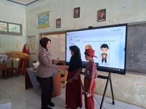 Polsek Ciamis Polres Ciamis Datangi SD Negeri 2 Tanjungsari Binluh Bahaya Bullying