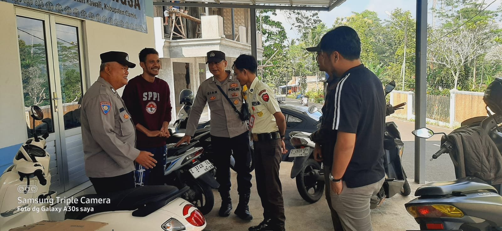 Cipkon Kamtibmas, Dua Personel Polsek Kawali Patroli KRYD Sapa Warga Saat Siang