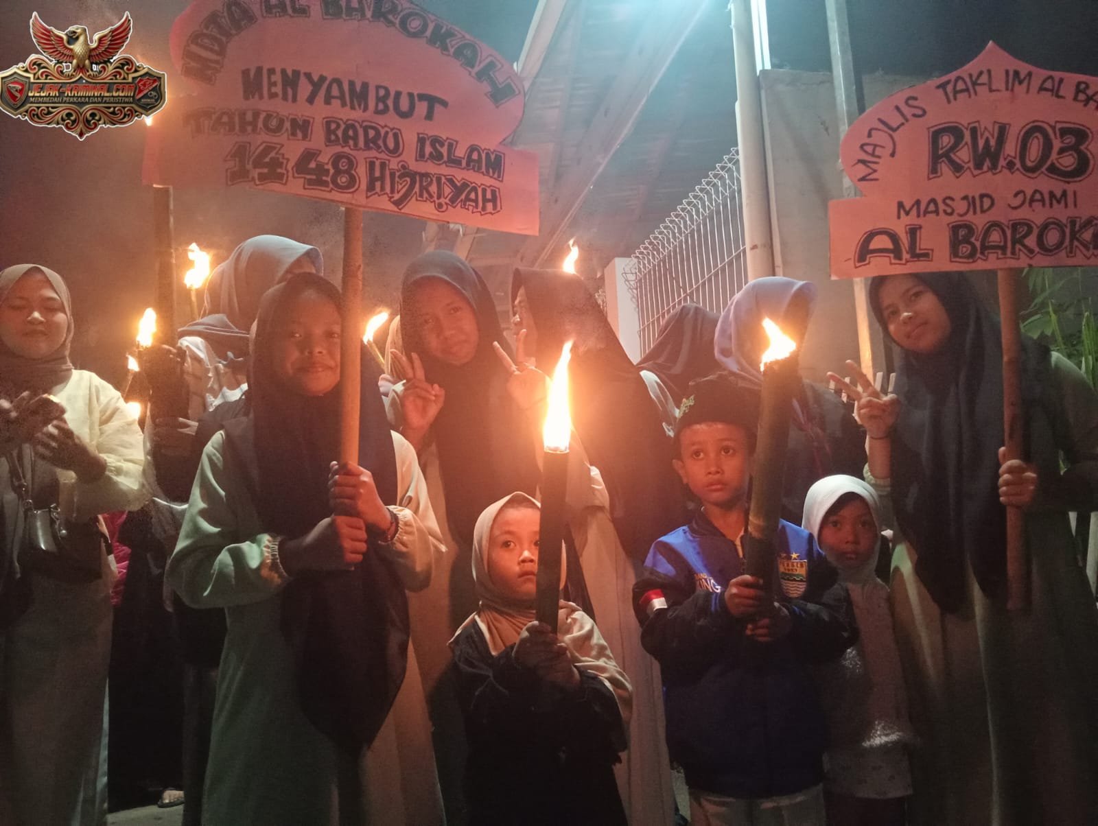 80 Santri Yayasan Nurul Qobul Al-Barokah dan Warga Cikoneng Meriahkan Pawai Obor Sambut Tahun Baru Islam 1448 Hijriah
