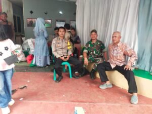 Perkuat Sinergitas, Polsek Cisaga Koorkom Kamtibmas di Acara Hajatan Warga Tenjolaya
