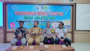 Bhabinkamtibmas Hadiri Musyawarah Rembug Stunting Desa Jalatrang, Wujud Dukungan Polri terhadap Peningkatan Kesehatan Masyarakat