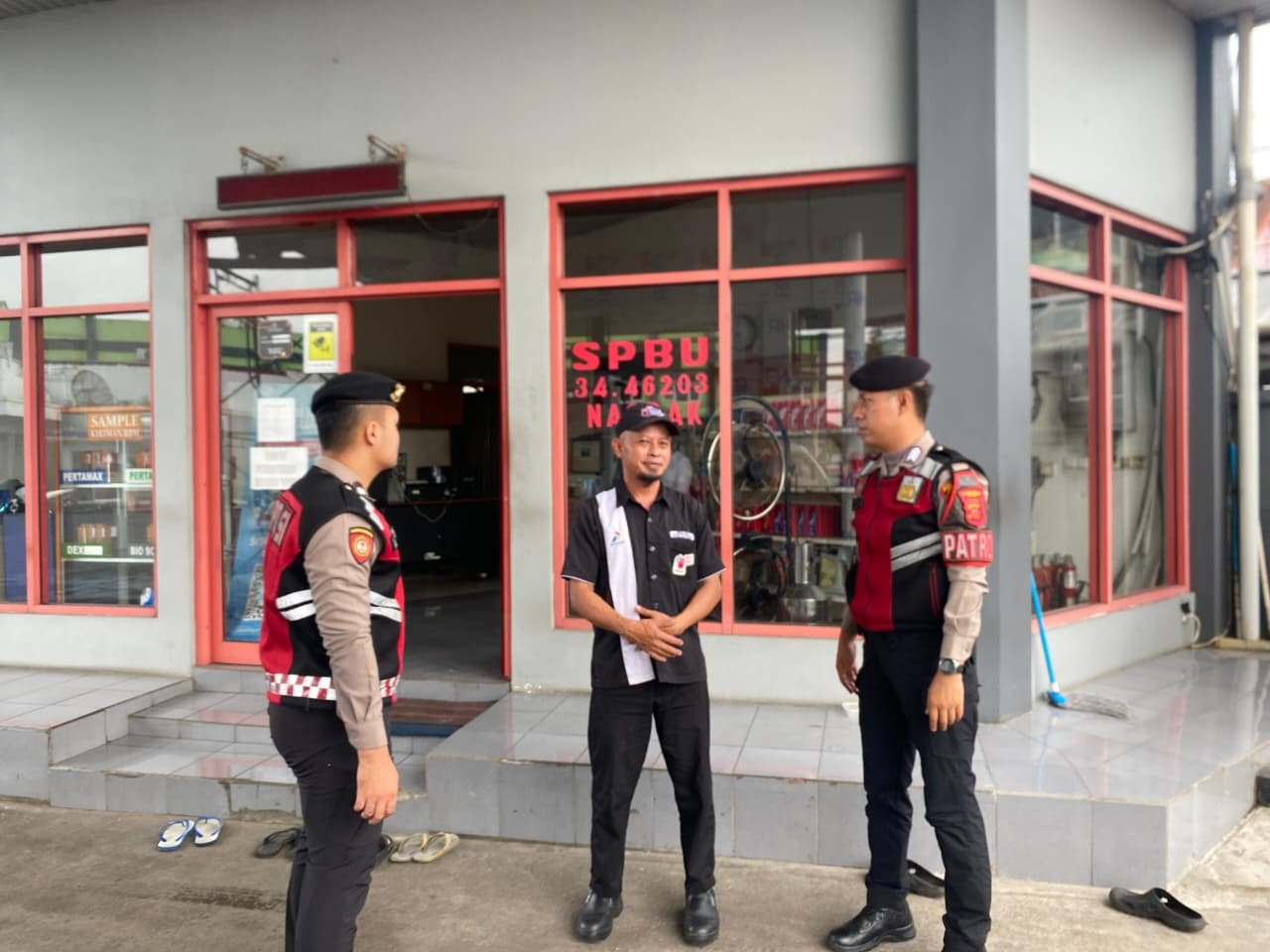 Patroli Dialogis Sat Samapta Polres Ciamis Hadirkan Rasa Aman di Kawasan SPBU Nagrak