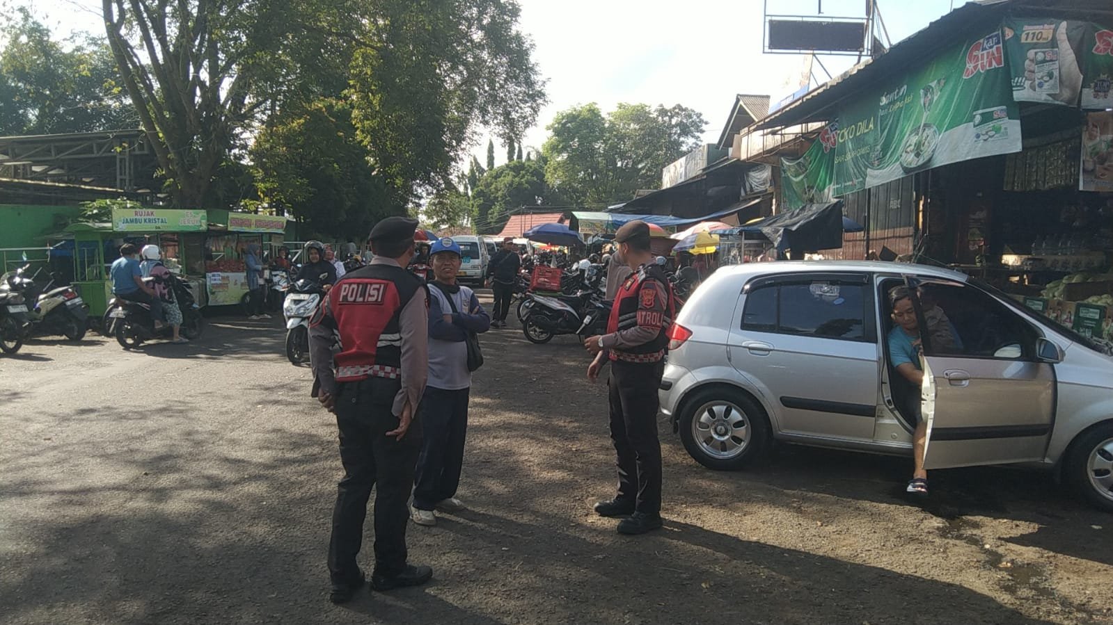 Sat Samapta Polres Ciamis Gencarkan Himbauan Kamtibmas di Pasar Ciamis untuk Tingkatkan Kewaspadaan Masyarakat