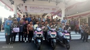 ABDUL MUHYI, KEPALA DESA TIGAHERANG KECAMATAN RAJADESA, RAIH PENGHARGAAN       KE – 7 PADA HARI JADI KABUPATEN CIAMIS KE – 384